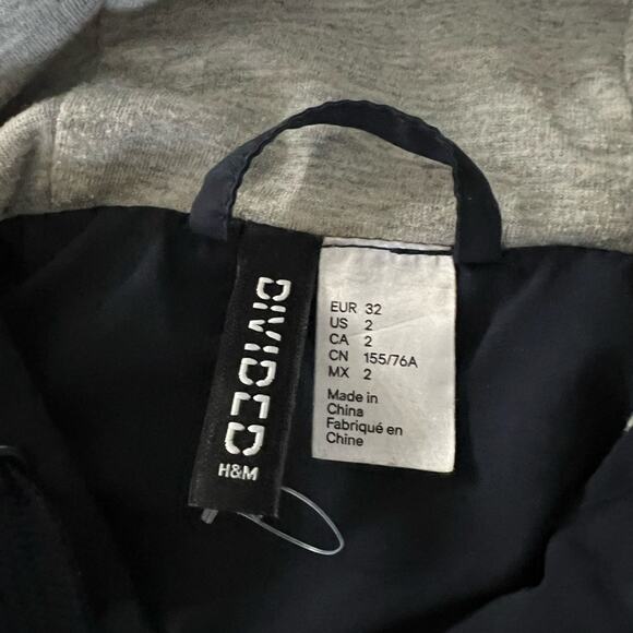 H&M Divided Women’s Blue Hooded Raincoat Windbreaker Size 2 Lightweight Lined - Picture 5 of 11